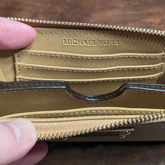 Michael Kors Wallet - Picture 5 of 5